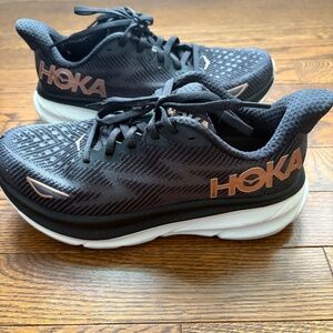 Women’s Hoka Clifton 9 shoes Black Rose Gold size 6